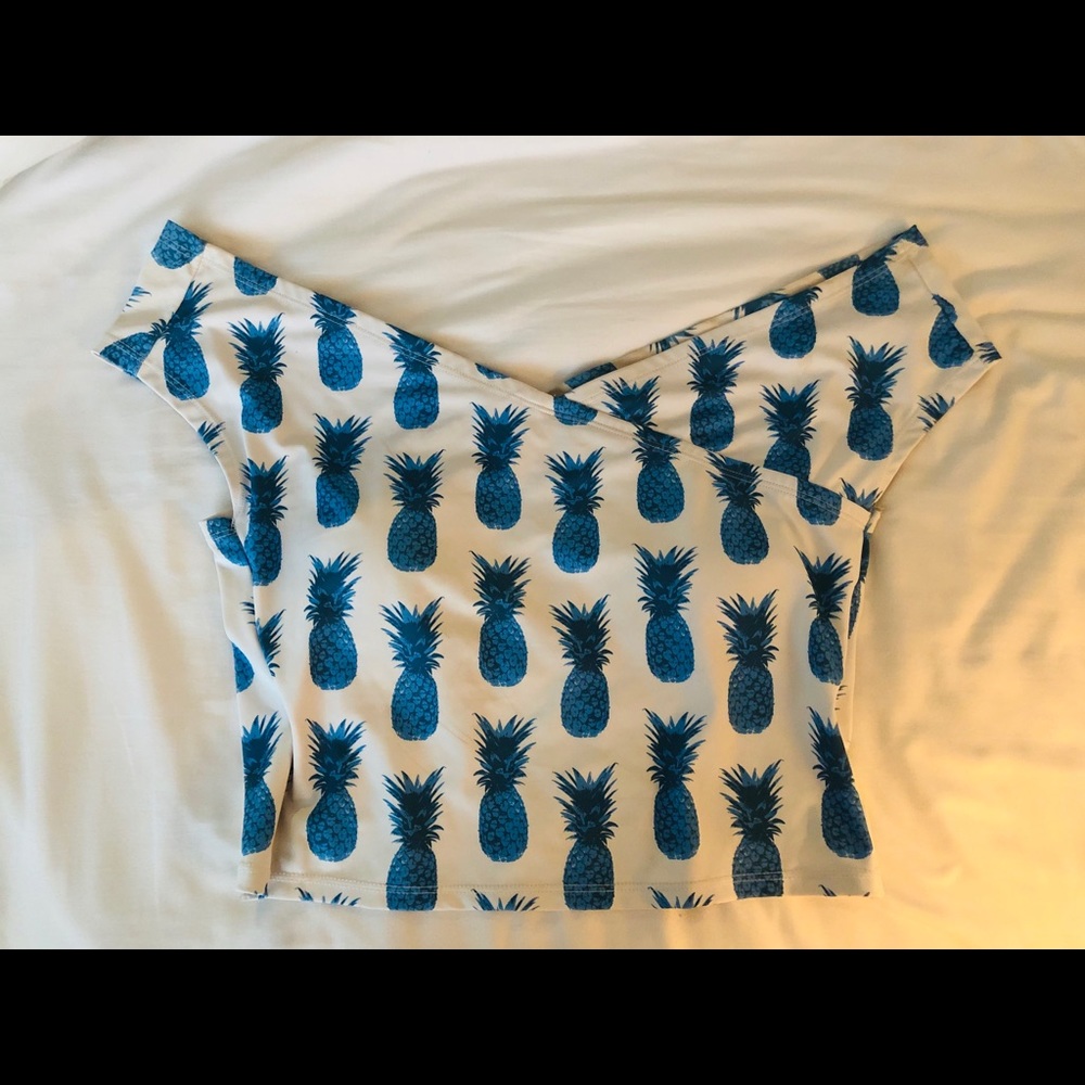 Kortni Jeane blue pineapple top